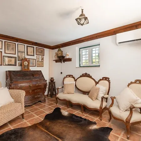 Regada - Relaxing Getaway In Spacious Farmland Chalet Fornos de Algodres
