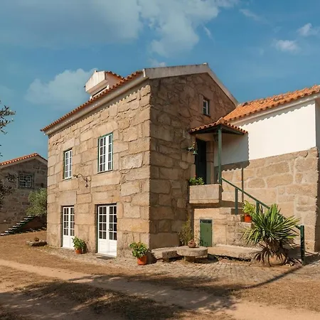 Regada - Relaxing Getaway In Spacious Farmland Chalet Fornos de Algodres